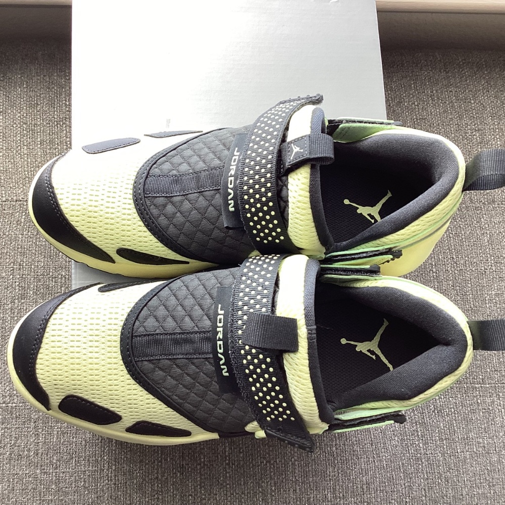 Jordan Trunner LX Sneaker (Women) 7.5M - Picture 6 of 13